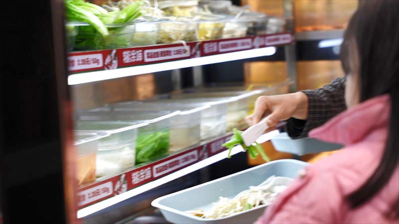 糊涂婶麻辣烫的宗旨是可以吃不完但不能吃不饱