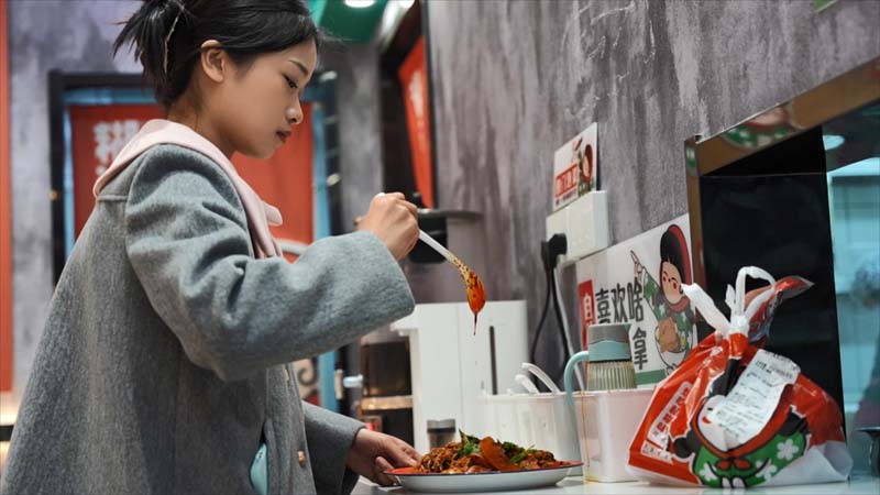 糊涂婶老式麻辣烫加盟以制作精细为核心做出美味健康的麻辣烫