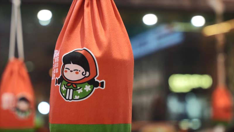 如何布局糊涂婶麻辣烫加盟店在商业中心的精准定位？