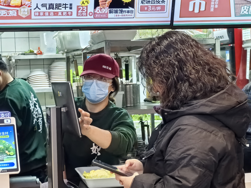 糊涂婶老式麻辣烫加盟品牌以标准化供应链重塑经典麻辣烫口味