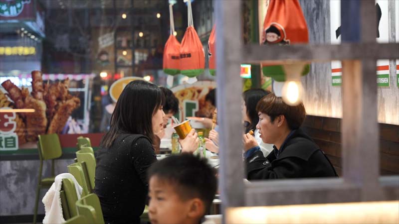 糊涂婶老式麻辣烫加盟店可以开在美食街里边吗？