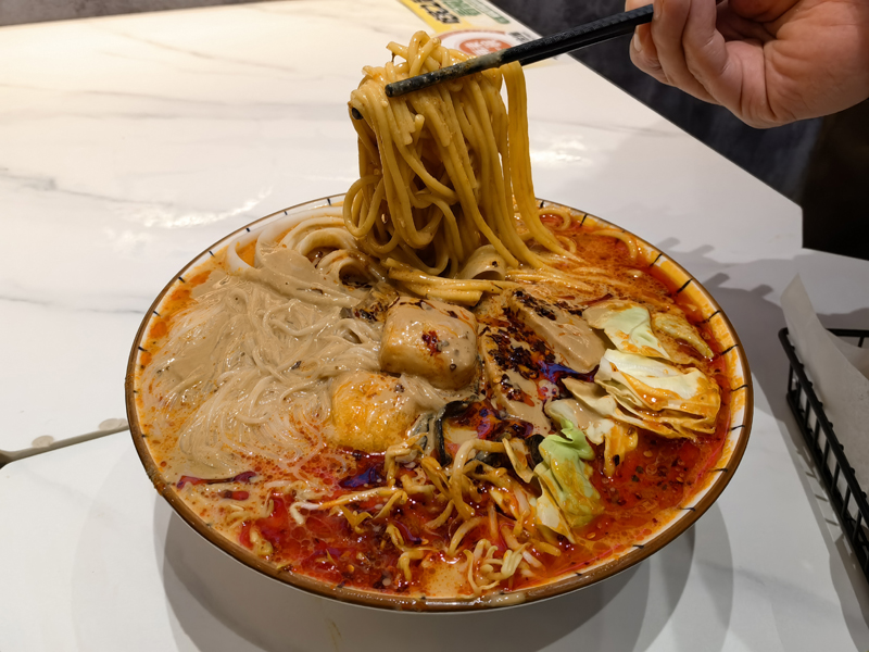 糊涂婶老式麻辣烫加盟店的菜品从来不缺斤少两的原则