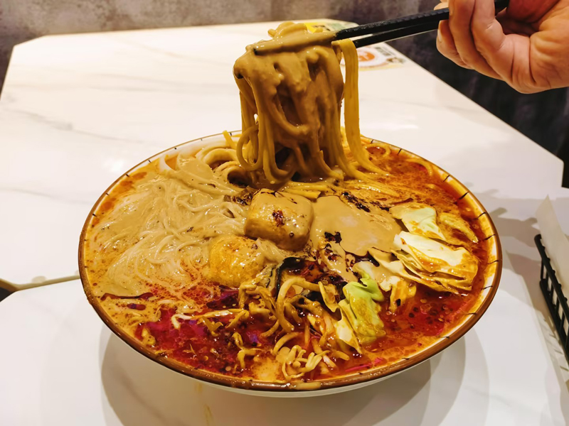 糊涂婶老式麻辣烫加盟店是如何做出儿时回忆的麻辣烫味道呢？