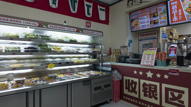 糊涂婶老式麻辣烫品牌还原老式味道的同时还不断创新口味