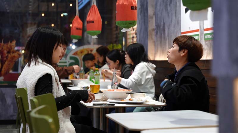 优质服务是糊涂婶老式麻辣烫加盟店的经营宗旨