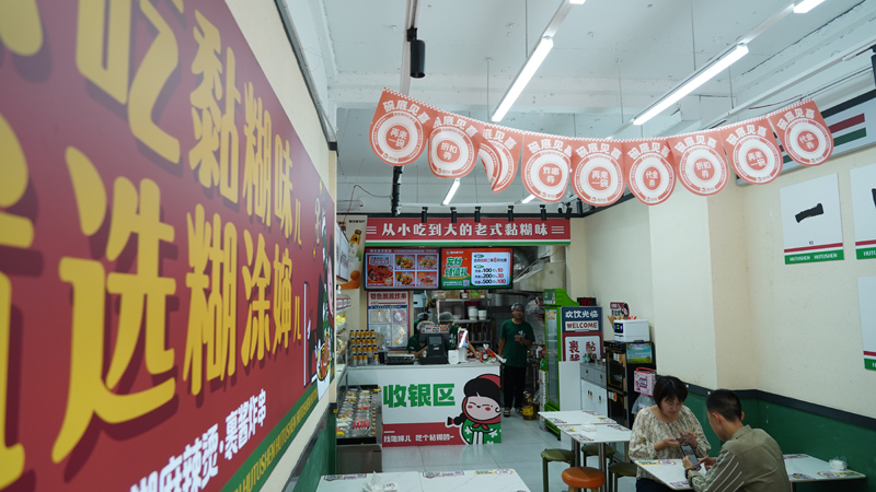 糊涂婶老式麻辣烫为什么近年来能风靡全国受到了年轻人的喜爱