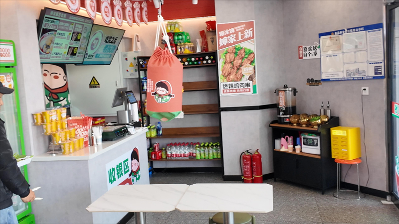 糊涂婶麻辣烫加盟店不断完善标准化流程建立从而脱颖而出