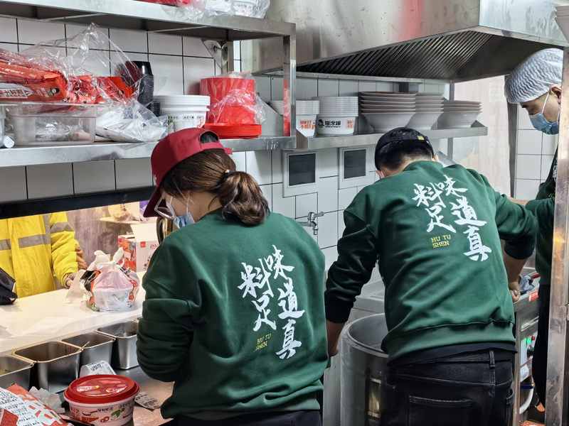 糊涂婶老式麻辣烫加盟品牌是如何管理门店的呢?