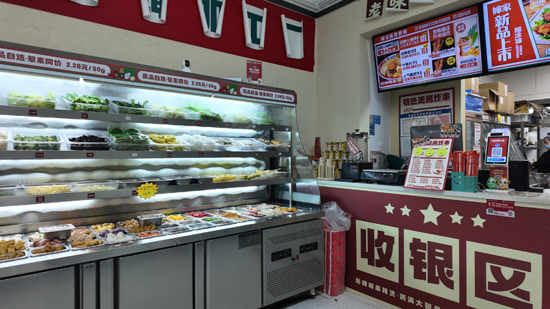 糊涂婶麻辣烫加盟品牌精选以优质食材来款待每一位客户