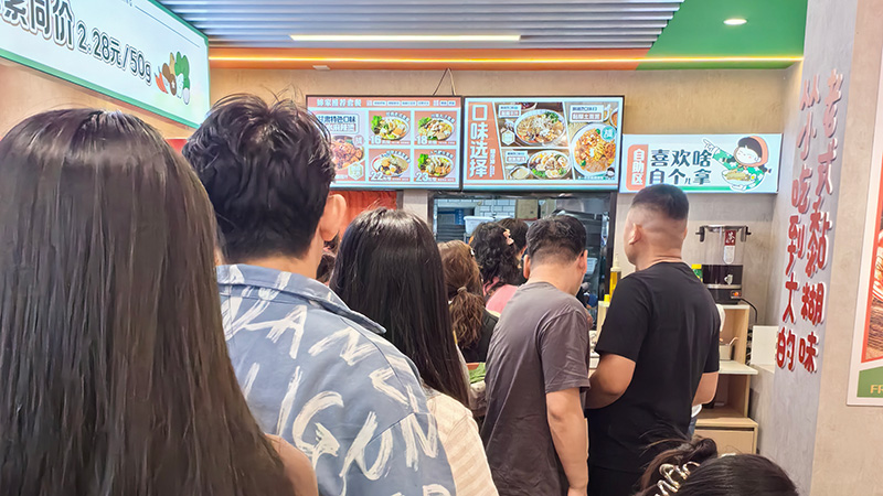 哪些经营手法能让麻辣烫店在竞争激烈的市场中赢得更多顾客青睐?