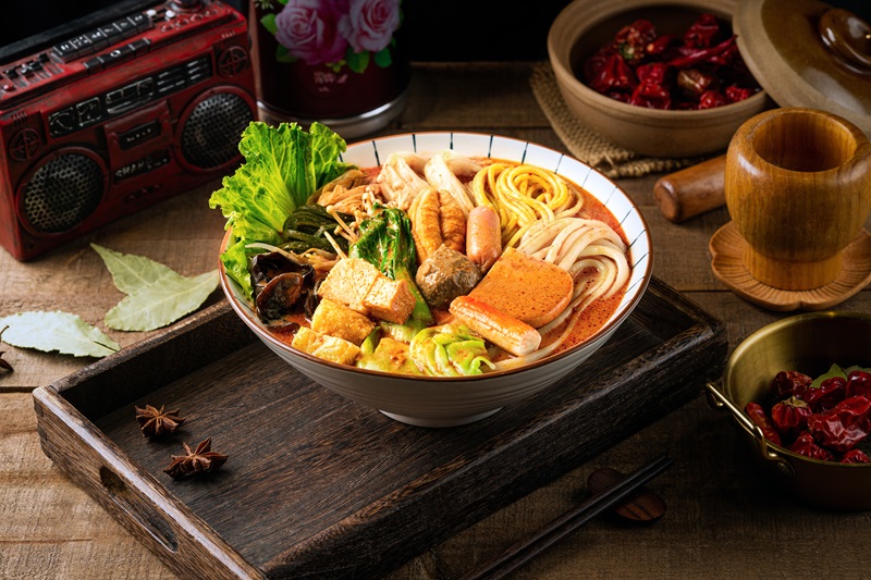 中国麻辣烫掀起全球美食风暴 文化输出与产业升级双轮驱动